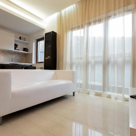 The Queen Luxury - Giorgia Dudelange