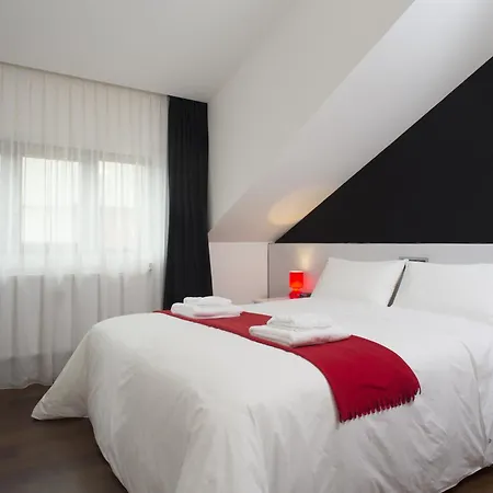 The Queen Luxury - Giorgia Dudelange