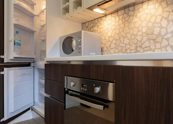 The Queen Luxury - Giorgia デュドランジュ