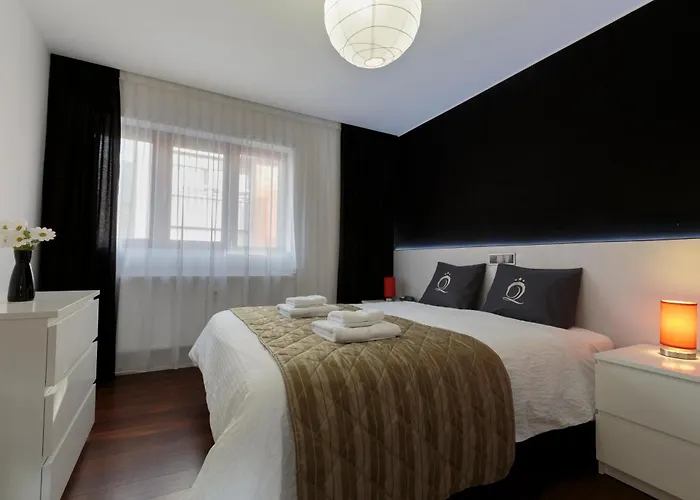 The Queen Luxury - Giorgia デュドランジュ