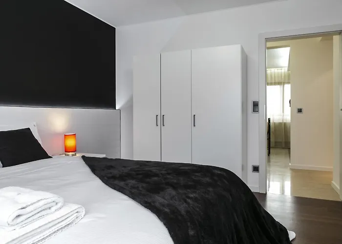 The Queen Luxury - Giorgia デュドランジュ